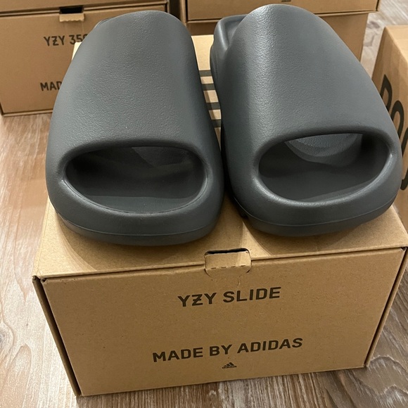 Sandals_&_Flip_Flops